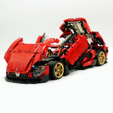 1: 8 Alfa Romeo 33 Stradale, Customized Pearlescent Red Paint Appearance (3861 Pcs)